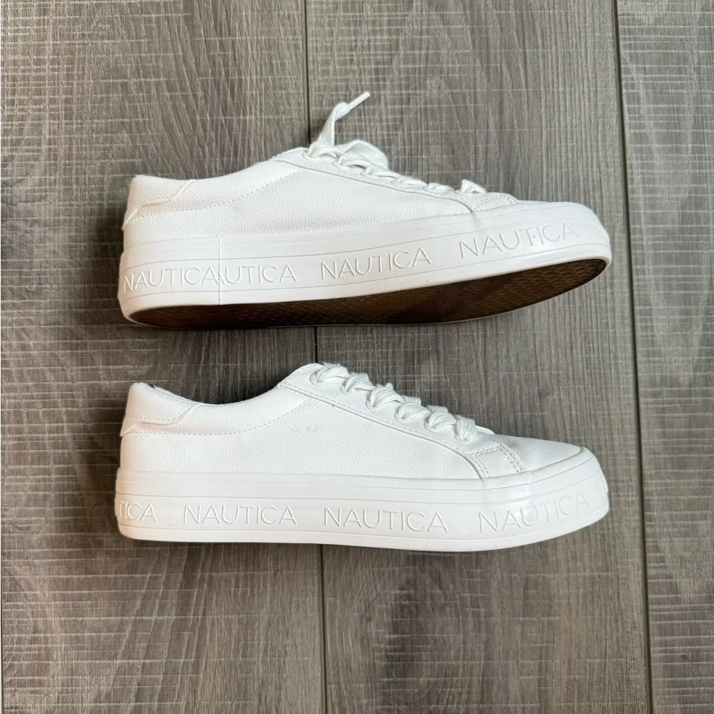 Women’s Nautica Classic White Lace-Up Sneakers Size 6.5 - Picture 2 of 6